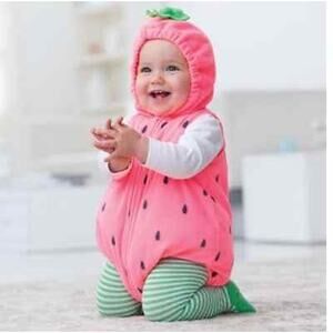 EUC Carters fleece strawberry costume sz 6-9mo